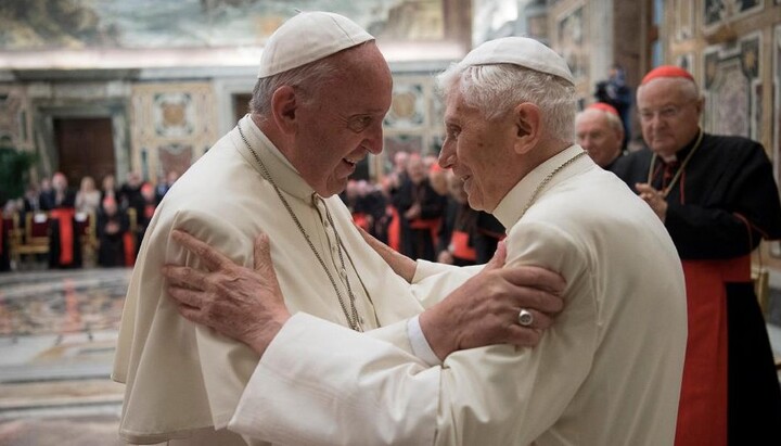 Πάπας Φραγκίσκος και Πάπας Βενέδικτος. Φωτογραφία: BBC