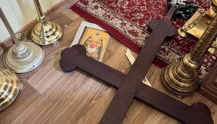 Holy icons and a cross were hit by the blast wave in the church. Photo: news.church.ua
