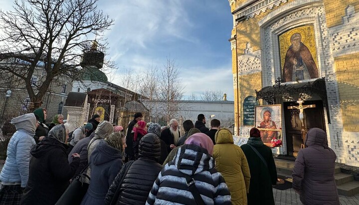 Молитвенное стояние возле Киево-Печерской Лавры 27.03.24г. Фото: t.me/save_Lavra