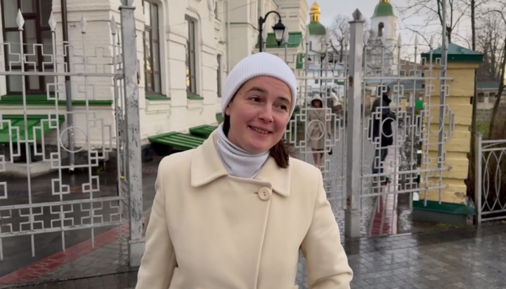 A parishioner of the Kyiv-Pechersk Lavra at a prayer standing. Photo: screenshot from t.me/save_Lavra video