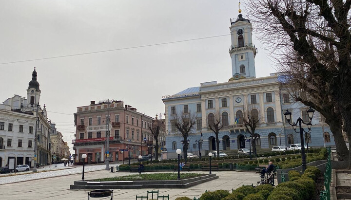 Chernivtsi Central Square. Photo: Chernivtsi Diocese