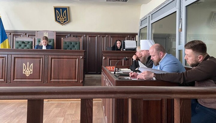 Суд в отношении митрополита Феодосия в Черкассах 5 апреля 2024 г. Фото: suspilne.media/Анна Ищенко