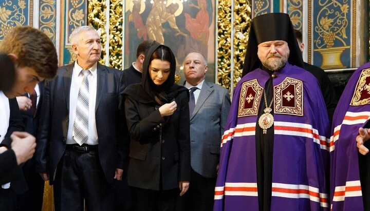 Глава Гагаузии Евгения Гуцул в церкви. Фото: ТГ Евгения Гуцул