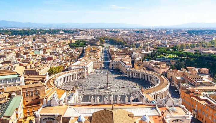 St. Peter's Square in the Vatican. Photo: Nakasaku/Shutterstock.com