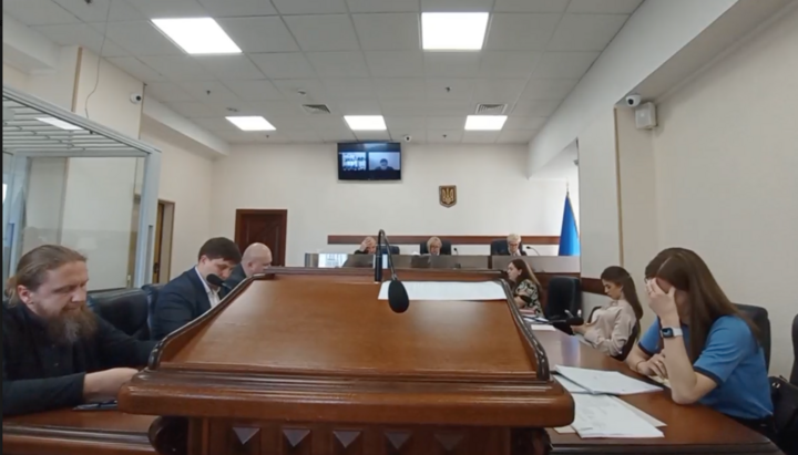 Δίκη του πρωθιερέα Σεργκέι Τσερτιλίν. Φωτογραφία: Πρώτος Κοζάκικος