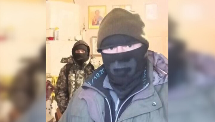 One of the temple invaders in Ladyzhyn. Photo: screenshot of the Pershy Kozatsky Telegram channel's video