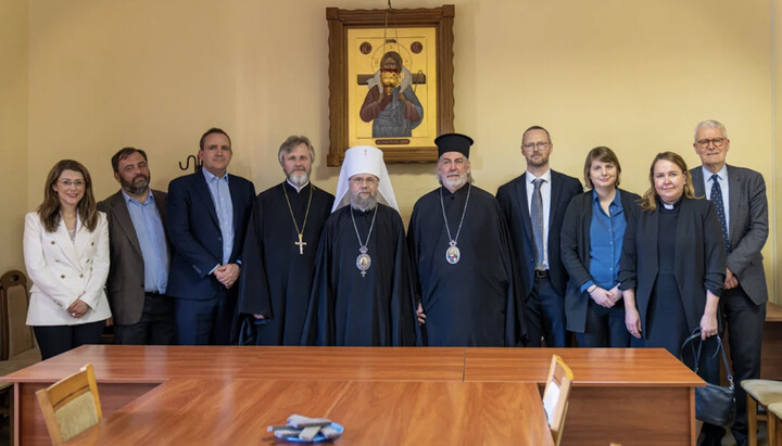 Metropolitan Augustine and CEC representatives. Photo: vzcz.church.ua
