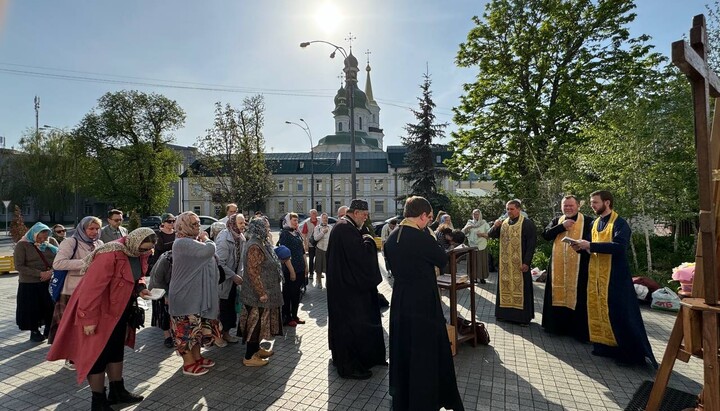 Молитовне стояння біля Києво-Печерської лаври 11 квітня 2024 р. Фото: t.me/save_Lavra