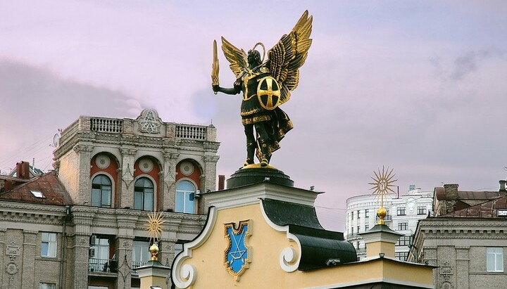 მთავარანგელოზი მიქაელი ლიადსკის კარიბჭეზე. ფოტო: news.church.ua