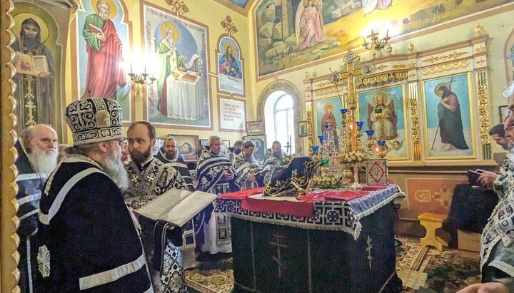 Молитва за жертви ракетного удару по Чернігову у Ніжинській єпархії. Фото: t.me/nizhin_eparkhia