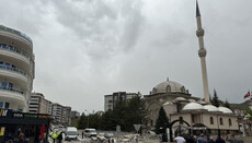 In Turkey, hurricane knocks down the minaret of a mosque