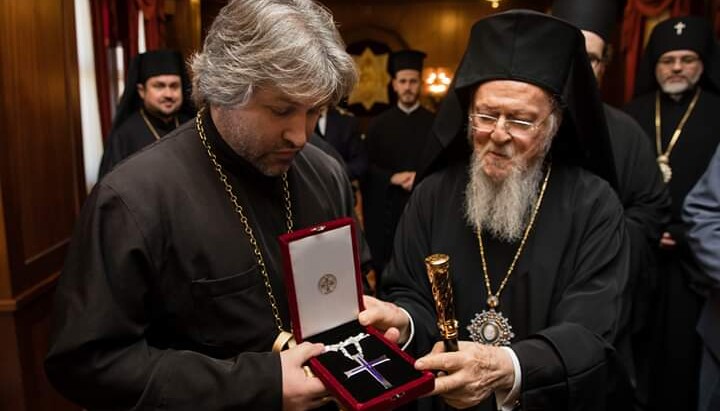Олександр Дедюхін і патріарх Варфоломій. Фото: сторінка клірика у Фейсбуці