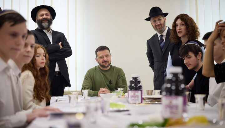 Volodymyr Zelensky at a meeting with the Jewish community. Photo: UOJ