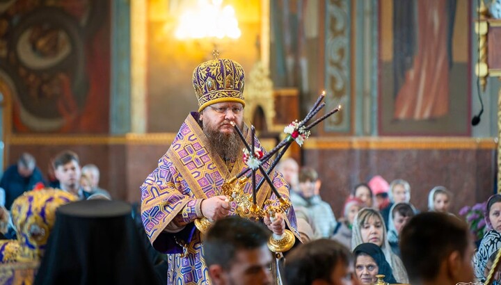 Митрополит Феодосий возглавляет литургию в соборе УПЦ в Черкассах. 21 апреля 2024 г. Фото: cherkasy.church.ua