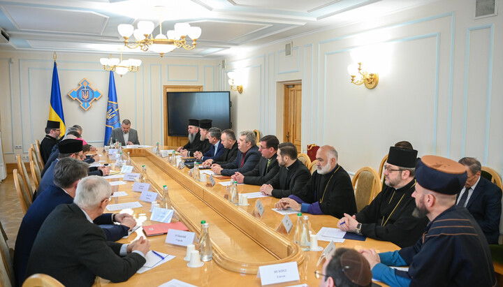 Встреча секретаря СНБО с членами ВСЦиРО. Фото: IPC 