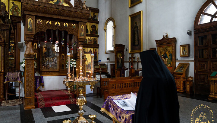 Молитва за владыку Арсения в Святогорской лавре не умолкает ни днем, ни ночью. Фото: svlavra.church.ua