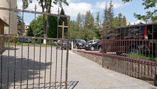 На території собору УПЦ у центрі Чернівців місто зробить платну парковку