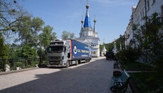 В Святогорскую лавру привезли 22 тонны помощи из Хмельницкой епархии УПЦ