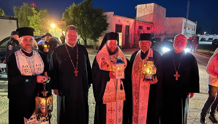 Румунська Православна Церква привезла Благодатний вогонь із Єрусалиму. Фото: сторінка у Фейсбуці митрополита Феодора
