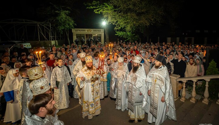 Митрополит Феодосий возглавляет Пасхальное богослужение в Черкассах. 5 мая 2024 г. Фото: cherkasy.church.ua