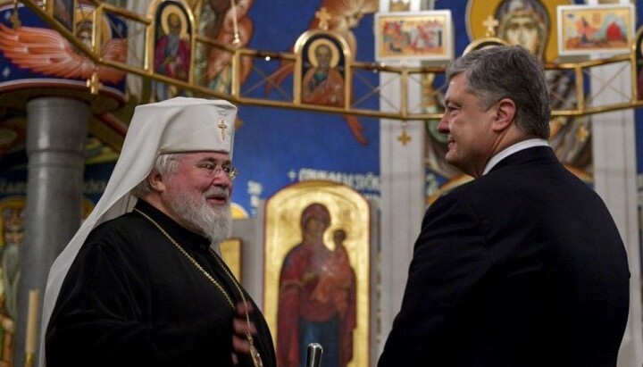 The head of the FOC, Archbishop Leo, supported the granting of autocephaly to the OCU. Photo: 2018 with P. Poroshenko. President's website