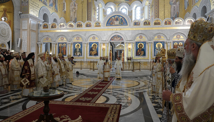 Ο Πατριάρχης Πορφύριος και οι ιεράρχες της Σερβικής Εκκλησίας. Φωτογραφία: spc.rs
