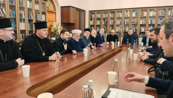 AUCCRO members and Danish delegation. Photo: All-Ukrainian Council of Churches