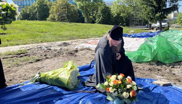Metropolitan Theodosiy at the site of demolition of the Tithe Church. Photo: Cherkasy Eparchy