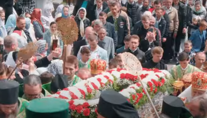 Крестный ход в Почаевской лавре 19 мая 2024 г. Фото: скриншот видео Почаевской Лавры