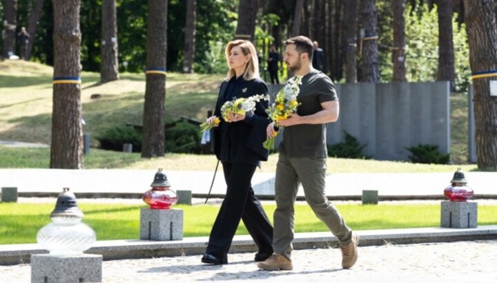 Zelensky and his wife paid tribute to the victims of political repressions. Photo: Ukrinform