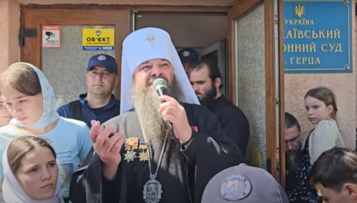 Metropolitan Longin (Zhar) in front of the courthouse on May 21, 2024. Photo: screenshot from the Bancheny Monastery YouTube channel 