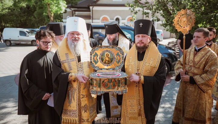 A reliquary with the foot of the Apostle Andrew the First-Called arrived in Khmelnytskyi. Photo: Khmelnytskyi Eparchy