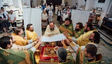 Паломники из Украины молились о мире в день памяти святителя Николая в Бари