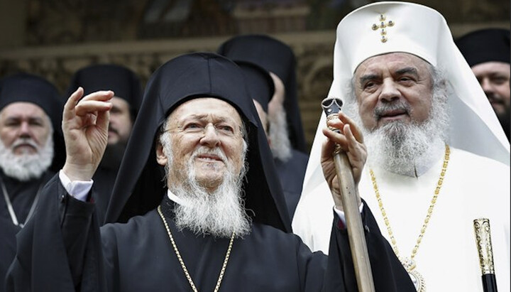 Патриарх Варфоломей и патриарх Даниил. Фото: EPA/UPG