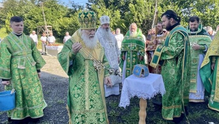 Consecration of the UOC church in the village of Osava. Photo: Khust Eparchy