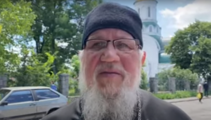 The rector of the UOC church in Korsun-Shevchenkivskyi, Archpriest Ioann Nalapko. Photo: a screenshot from the YouTube channel of the Cherkasy Eparchy