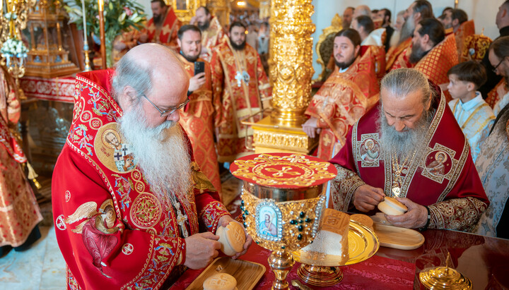 Metropolitan Tikhon of All America and Canada and Metropolitan Onuphry of Kyiv and All Ukraine in the Bancheny Monastery. Photo: news.church.ua
