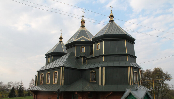 Церква Архістратига Михаїла в селі Зеленів. Фото: Вікіпедія
