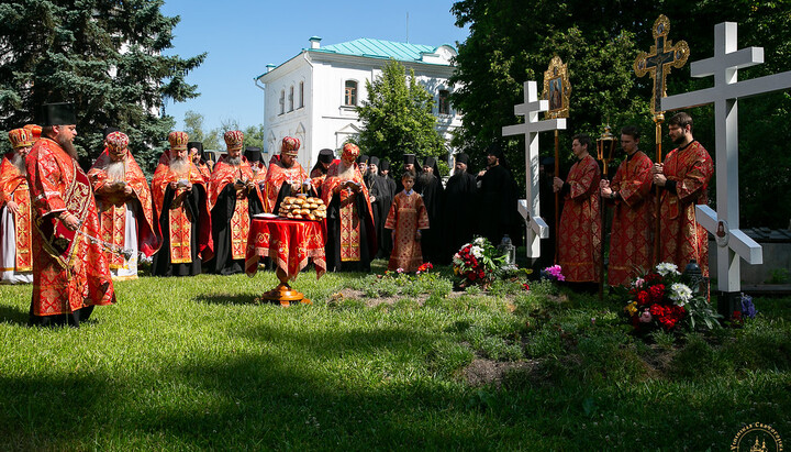Панихида в Святогорской Лавре. Фото: svlavra.church.ua