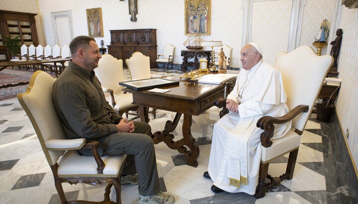 Глава Офиса президента Андрей Ермак встретился с папой Франциском в Ватикане. Фото: Главы ОП 