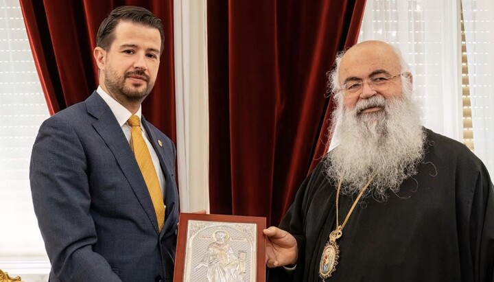 Γιακόβ Μιλάτοβιτς και Αρχιεπίσκοπος Γεώργιος. Φωτογραφία: orthodoxianewsagency.gr