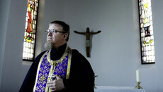 რუსეთის მართლმადიდებლურმა ეკლესიამ აკრძალა მღვდელი მისი 