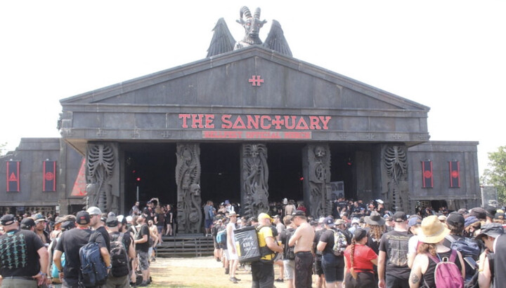 «The Sanctuary» - «храм» сатаны на рок-фестивале во Франции. Фото: actu.fr