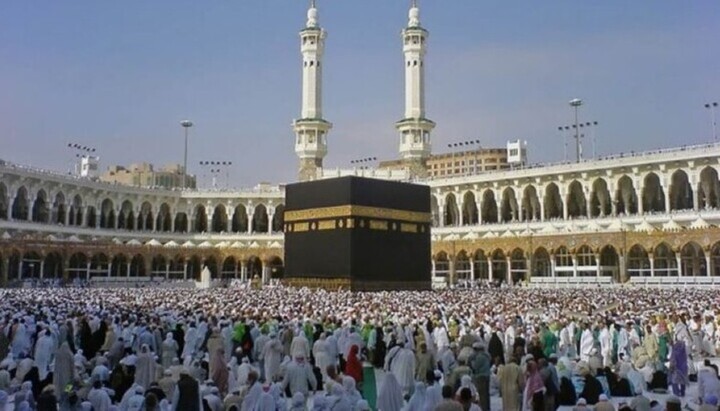 Мусульмани виконують молитву в Мецці, Саудівська Аравія. Фото radiosvoboda.org
