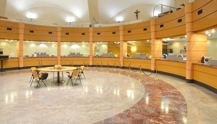 Операционный зал IOR. Фото: Ватиканnews