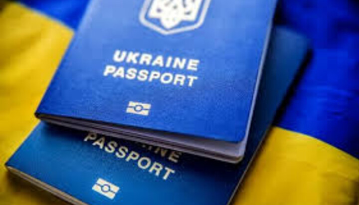 Паспорт Украины. Фото: Корреспондент