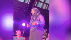 В Норвегии министр культуры публично оголила грудь в поддержку ЛГБТ