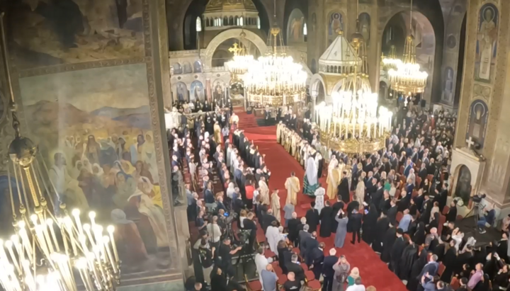 Înscăunarea noului Patriarh ales al Bulgariei. Imagine: screenshot video de pe pagina de Facebook a Bisericii Ortodoxe Bulgare.