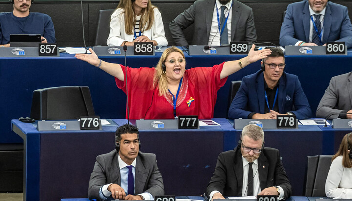 Romanian MEP Șoșoacă in the European Parliament. Photo: Politico