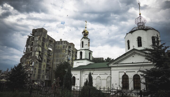 Photo: In Toretsk, the Makaryevsky Church of the UOC is being destroyed by Russian shelling. Source: NV